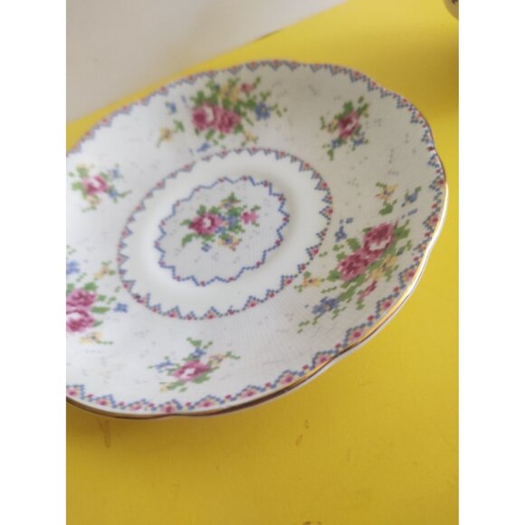 VINTAGE ROYAL ALBERT "Petit Point China" TEACUP & SAUCER SET  ENGLAND - Picture 11 of 14